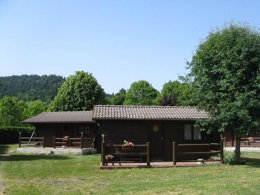 Camping Pas Cher vous présente avec son site Officiel campingpascher.fr, le Camping Du Meygal, situé sur la commune de Boussoulet dans le département Haute-loire (Auvergne) en France. Le camping Du Meygal, vous présente un hébergement de type maison de campagne de 45 m² et télévision. Le camping Du Meygal vous propose du sam. 20 juin au sam. 27 juin 2026 pour 7 nuits à 480€. Cette location propose 19 dates différentes pour réserver votre séjour. Découvrez également les 3 autres gammes d'hébergements du camping. Les Avis clients pour le Camping Du Meygal sont excellents avec une note moyenne de 8 sur 10. Centre équestre, Court de tennis, Pétanque, Bar, Restaurant,... En savoir plus : cliquez-ICI.