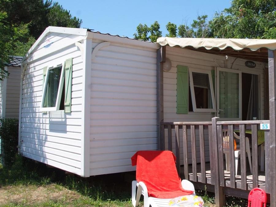 Camping Pas Cher vous présente avec son site Officiel campingpascher.fr, le Camping Tikayan Clau Mar Jo classé 4 étoiles, situé sur la commune de Bormes Les Mimosas dans le département Var (Provence Alpes Côte D'azur) en France. Le camping Tikayan Clau Mar Jo, vous présente un hébergement de type mobil-home de 24 m² pour 3 personnes avec climatisation et télévision. Le camping Tikayan Clau Mar Jo vous proposeun séjour PAS CHER avec une REMISEdu sam. 04 juillet au sam. 11 juillet 2026, en promotion à -35% pour 7 nuits à 696,15 € au lieu de 1071,0 € soit une Économie de 374,85 €. Cette location propose 81 dates différentes pour réserver votre séjour. Découvrez également les 17 autres gammes d'hébergements du camping. Les Avis clients pour le Camping Tikayan Clau Mar Jo sont de 7 sur 10. Piscine extérieure, Aire de jeux enfants, Canoë-kayak, Court de tennis, Cyclisme, Jet-ski, Ping-pong, Piscine, Plongée, Pétanque, Randonnée, Salle de jeux vidéo, Tir à l’arc, Boulangerie, Bureau de tabac, Restaurant, Snack/Bar, Station-service, Supermarché,... En savoir plus : cliquez-ICI.