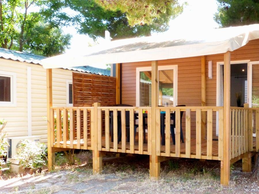 Camping Pas Cher vous présente avec son site Officiel campingpascher.fr, le Camping Tikayan Clau Mar Jo classé 4 étoiles, situé sur la commune de Bormes Les Mimosas dans le département Var (Provence Alpes Côte D'azur) en France. Le camping Tikayan Clau Mar Jo, vous présente un hébergement de type mobil-home de 29 m² pour 4 personnes avec climatisation et télévision. Le camping Tikayan Clau Mar Jo vous proposeun séjour PAS CHER avec une REMISEdu dimanche 05 juillet au dimanche 12 juillet 2026, en promotion à -35% pour 7 nuits à 890,50 € au lieu de 1370,0 € soit une Économie de 479,50 €. Cette location propose 78 dates différentes pour réserver votre séjour. Découvrez également les 17 autres gammes d'hébergements du camping. Les Avis clients pour le Camping Tikayan Clau Mar Jo sont de 7 sur 10. Piscine extérieure, Aire de jeux enfants, Canoë-kayak, Court de tennis, Cyclisme, Jet-ski, Ping-pong, Piscine, Plongée, Pétanque, Randonnée, Salle de jeux vidéo, Tir à l’arc, Boulangerie, Bureau de tabac, Restaurant, Snack/Bar, Station-service, Supermarché,... En savoir plus : cliquez-ICI.
