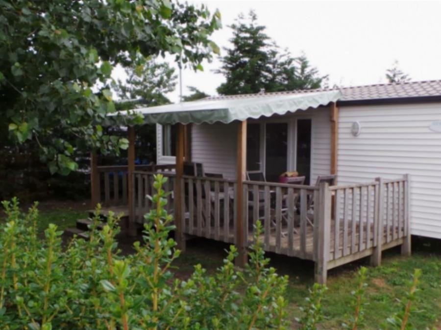 Camping Pas Cher vous présente avec son site Officiel campingpascher.fr, le Camping Les Chenes Verts classé 4 étoiles, situé sur la commune de Bourgneuf En Retz dans le département Loire-atlantique (Pays De La Loire) en France. Le camping Les Chenes Verts vous propose un hébergement de type mobil-home de 30 m². L'établissement vous propose 15 autres types d'hébergements. Découvrez tous nos séjours à petits prix dans la commune et aux alentours de Bourgneuf En Retz du département : Loire-atlantique (Pays De La Loire). Les Avis clients pour le Camping Les Chenes Verts sont excellents avec une note moyenne de 8 sur 10. Piscine couverte, Piscine extérieure, Animation ados, Animations familiales, Club enfants, Aire de jeux enfants, Baby-foot, Parcours sportif, Piscine, Pétanque, Structure gonflable enfants, Terrain multisports, Dépôt de pain, Snack/Bar,... En savoir plus : cliquez-ICI.