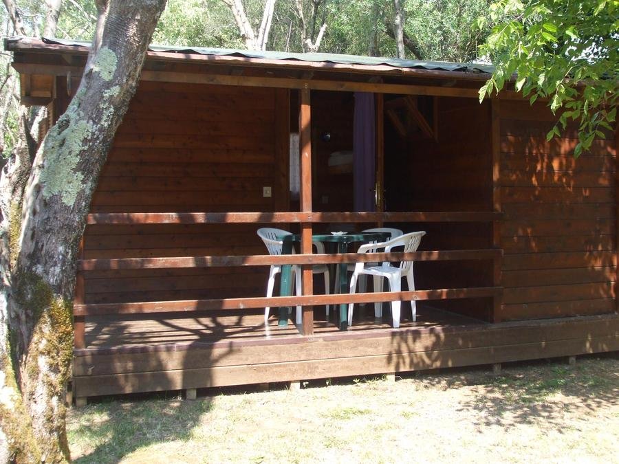 Camping Pas Cher vous présente avec son site Officiel campingpascher.fr, le Camping Azzurro Village classé 4 étoiles, situé sur la commune de Bracciano dans le département Rome (Latium) en Italie. Le camping Azzurro Village, vous présente un hébergement de type chambre de 14 m² pour 1 personne. Le camping Azzurro Village vous propose du lundi 14 septembre au lundi 21 septembre 2026 pour 7 nuits à 483€. Cette location propose 39 dates différentes pour réserver votre séjour. Découvrez également les 6 autres gammes d'hébergements du camping. Aire de jeux enfants, Pétanque, Terrain de football, Pizzeria, Plats à emporter, Épicerie,... En savoir plus : cliquez-ICI.
