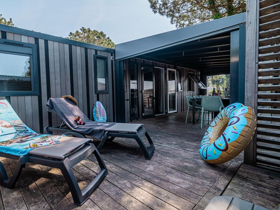 Camping Pas Cher vous présente avec son site Officiel campingpascher.fr, le CampingL'Océan classé 5 étoiles, situé sur la commune de Brem Sur Mer dans le département Vendée (Pays De La Loire) en France. Le camping L'Océan vous propose un hébergement de type mobil-home de 40 m² pour 8 personnes avec climatisation (télévision). Cet hébergement propose plus de 57 dates différentes pour réserver ! Pour dévouvrir la période la moins chère, consultez la rubrique 'Tarifs' et sélectionnez votre mois de départ. L'établissement vous propose 19 autres types d'hébergements. Découvrez tous nos séjours à petits prix dans la commune et aux alentours de Brem Sur Mer du département : Vendée (Pays De La Loire). Les Avis clients pour le CampingL'Océan sont excellents avec une note moyenne de 8 sur 10. Parc aquatique, Piscine couverte, Piscine extérieure, Animations familiales, Club ados, Club enfants, Aire de jeux enfants, Centre équestre, Court de tennis, Flipper, Golf, Ping-pong, Piscine, Planche à voile, Pétanque, Terrain de volley-ball, Terrain multisports, Bar, Brasserie, Dépôt de pain, Plats à emporter, Snack/Bar, Épicerie,... En savoir plus : cliquez-ICI.
