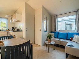 Camping Pas Cher vous présente avec son site Officiel campingpascher.fr, le CampingL'Océan classé 5 étoiles, situé sur la commune de Brem Sur Mer dans le département Vendée (Pays De La Loire) en France. Le camping L'Océan, vous présente un hébergement de type mobil-home de 27 m² et télévision. Le camping L'Océan vous proposeun séjour PAS CHER avec une REMISEdu lundi 25 mai au lundi 01 juin 2026, en promotion à -35% pour 7 nuits à 399 € au lieu de 613,85 € soit une Économie de 214,85 €. Cette location propose 64 dates différentes pour réserver votre séjour. Découvrez également les 6 autres gammes d'hébergements du camping. Les Avis clients pour le CampingL'Océan sont excellents avec une note moyenne de 8 sur 10. Parc aquatique, Piscine couverte, Piscine extérieure, Animations familiales, Club ados, Club enfants, Aire de jeux enfants, Centre équestre, Court de tennis, Flipper, Golf, Ping-pong, Piscine, Planche à voile, Pétanque, Terrain de volley-ball, Terrain multisports, Bar, Brasserie, Dépôt de pain, Plats à emporter, Snack/Bar, Épicerie,... En savoir plus : cliquez-ICI.