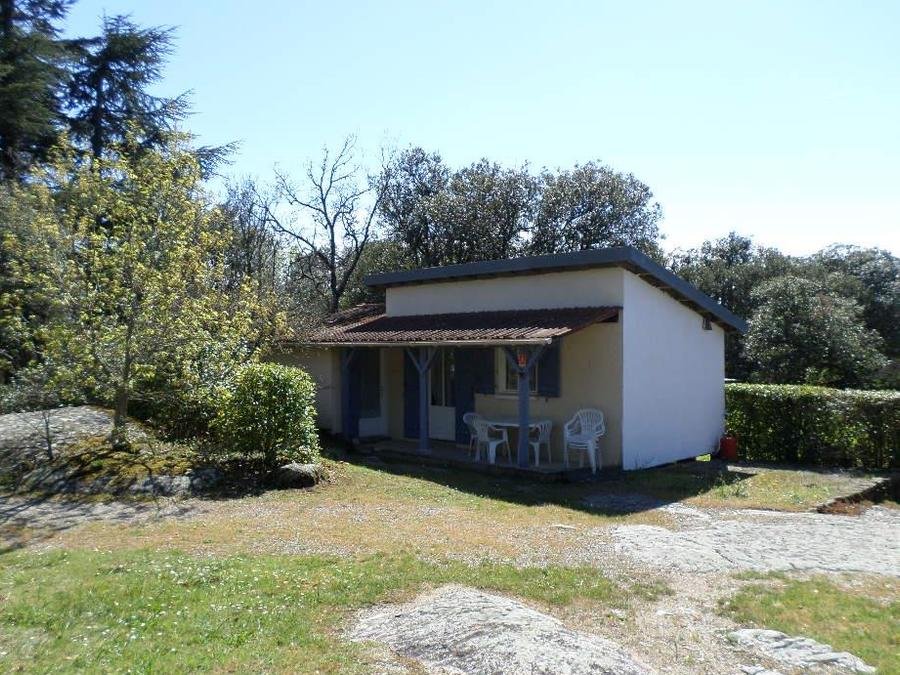 Camping Pas Cher vous présente avec son site Officiel campingpascher.fr, le Camping Flower Le Martinet Rouge classé 3 étoiles, situé sur la commune de Brousses Et Villaret dans le département Aude (Languedoc Roussillon) en France. Le camping Flower Le Martinet Rouge, vous présente un hébergement de type maison de campagne de 35 m² pour 2 personnes et télévision. Le camping Flower Le Martinet Rouge vous propose du sam. 12 septembre au sam. 19 septembre 2026 pour 7 nuits à 420€. Cette location propose 35 dates différentes pour réserver votre séjour. Découvrez également les 12 autres gammes d'hébergements du camping. Piscine extérieure, Animation enfants, Aire de jeux enfants, Baby-foot, Canoë-kayak, Cyclisme, Golf, Ping-pong, Piscine, Randonnée, Terrain multisports, Bar, Dépôt de pain, Plats à emporter, Snack/Bar, Supermarché, Épicerie,... En savoir plus : cliquez-ICI.