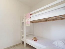 Camping Pas Cher vous présente avec son site Officiel campingpascher.fr, la Résidence De La Cabre D'Or classé 3 étoiles, située sur la commune de Cabries dans le département Bouches-du-rhône (Provence Alpes Côte D'azur) en France. La résidence De La Cabre D'Or, vous présente un hébergement de type appartement de 30 m² avec climatisation et télévision. La résidence De La Cabre D'Or vous propose du sam. 13 décembre au sam. 20 décembre 2025 avec un DÉPART DEMAIN pour 7 nuits à 315€. Cette location propose 16 dates différentes pour réserver votre séjour. Découvrez également les 4 autres gammes d'hébergements de la résidence. Les Avis clients pour la Résidence De La Cabre D'Or sont excellents avec une note moyenne de 8 sur 10. Piscine chauffée, Piscine extérieure, Aire de jeux enfants, Canoë-kayak, Centre équestre, Court de tennis, Golf, Bar,... En savoir plus : cliquez-ICI.