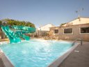 Camping Pas Cher vous présente avec son site Officiel campingpascher.fr, le Camping Les Alouettes classé 4 étoiles, situé sur la commune de Bretignolles Sur Mer dans le département Vendée (Pays De La Loire) en France. Le camping Les Alouettes, vous présente un hébergement de type mobil-home de 20 m² et télévision. Le camping Les Alouettes vous propose du sam. 06 juin au sam. 13 juin 2026 avec une PROMO de DERNIÈRE MINUTE, en promotion à -26% pour 7 nuits à 223,44 € au lieu de 303,24 € soit une Économie de 79,80 €. Cette location propose 46 dates différentes pour réserver votre séjour. Découvrez également les 15 autres gammes d'hébergements du camping. Les Avis clients pour le Camping Les Alouettes sont excellents avec une note moyenne de 8 sur 10. Piscine couverte, Piscine extérieure, Animation ados, Animations familiales, Club enfants, Aire de jeux enfants, Baby-foot, Canoë-kayak, Centre équestre, Cyclisme, Jet-ski, Parcours sportif, Ping-pong, Piscine, Planche à voile, Pétanque, Randonnée, Salle de fitness, Salle de jeux vidéo, Sports nautiques, Surf, Terrain de basketball, Terrain multisports, Trampoline, Bar, Supermarché, Épicerie,... En savoir plus : cliquez-ICI.