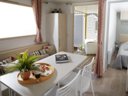 Cliquez pour découvrir toutes les photos de l'HÉBERGEMENT ! mobil-home - camping Les Alouettes photo 2