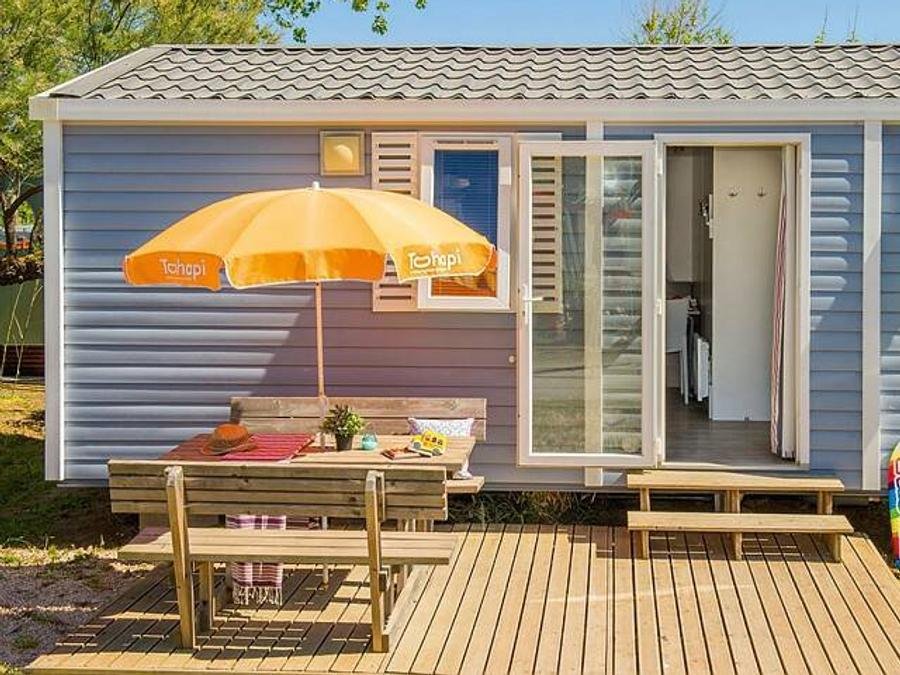 Camping Pas Cher vous présente avec son site Officiel campingpascher.fr, le Camping La Trévillière classé 4 étoiles, situé sur la commune de Bretignolles Sur Mer dans le département Vendée (Pays De La Loire) en France. Le camping La Trévillière, vous présente un hébergement de type mobil-home de 30 m² pour 4 personnes. Le camping La Trévillière vous propose du sam. 06 juin au sam. 13 juin 2026, en promotion à -25% pour 7 nuits à 252 € au lieu de 336,0 € soit une Économie de 84 €. Cette location propose 31 dates différentes pour réserver votre séjour. Découvrez également les 8 autres gammes d'hébergements du camping. Les Avis clients pour le Camping La Trévillière sont excellents avec une note moyenne de 8 sur 10. Piscine couverte, Piscine extérieure, Animation enfants, Animations familiales, Aire de jeux enfants, Cyclisme, Ping-pong, Pétanque, Salle de jeux vidéo, Terrain multisports, Bar, Dépôt de pain, Restaurant, Snack/Bar, Épicerie,... En savoir plus : cliquez-ICI.