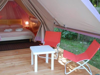 Cliquez pour découvrir toutes les photos de l'HÉBERGEMENT ! tente en toile et bois - Flower Le Soleil Des Bastides photo 4