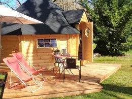Camping Pas Cher vous présente avec son site Officiel campingpascher.fr, le Camping Flower Le Soleil Des Bastides classé 3 étoiles, situé sur la commune de Cahuzac Sur Vere dans le département Tarn (Midi Pyrénées) en France. Le camping Flower Le Soleil Des Bastides, vous présente un hébergement de type hébergement insolite de 17 m² pour 1 personne. Le camping Flower Le Soleil Des Bastides vous propose du mardi 26 mai au mardi 02 juin 2026 pour 7 nuits à 217€. Cette location propose 61 dates différentes pour réserver votre séjour. Découvrez également les 11 autres gammes d'hébergements du camping. Les Avis clients pour le Camping Flower Le Soleil Des Bastides sont excellents avec une note moyenne de 9 sur 10. Piscine extérieure, Aire de jeux enfants, Centre équestre, Court de tennis, Cyclisme, Ping-pong, Pétanque, Terrain multisports, Bar, Pizzeria, Snack/Bar,... En savoir plus : cliquez-ICI.