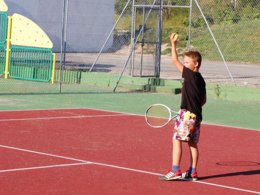 Camping Pas Cher vous présente avec son site Officiel campingpascher.fr, le Camping Flower Le Soleil Des Bastides classé 3 étoiles, situé sur la commune de Cahuzac Sur Vere dans le département Tarn (Midi Pyrénées) en France. Le camping Flower Le Soleil Des Bastides, vous présente un hébergement de type chalet de 25 m² pour 5 personnes. Le camping Flower Le Soleil Des Bastides vous propose du mardi 26 mai au mardi 02 juin 2026 pour 7 nuits à 301€. Cette location propose 34 dates différentes pour réserver votre séjour. Découvrez également les 11 autres gammes d'hébergements du camping. Les Avis clients pour le Camping Flower Le Soleil Des Bastides sont excellents avec une note moyenne de 9 sur 10. Piscine extérieure, Aire de jeux enfants, Centre équestre, Court de tennis, Cyclisme, Ping-pong, Pétanque, Terrain multisports, Bar, Pizzeria, Snack/Bar,... En savoir plus : cliquez-ICI.