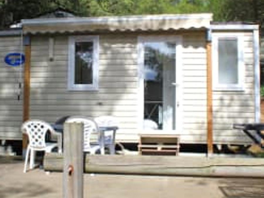 Camping Pas Cher vous présente avec son site Officiel campingpascher.fr, le Camping Sènia Cala Gogo Internacional classé 4 étoiles, situé sur la commune de Calonge dans le département Gérone (Catalogne) en Espagne. Le camping Sènia Cala Gogo Internacional, vous présente un hébergement de type mobil-home de 24 m² avec climatisation. Le camping Sènia Cala Gogo Internacional vous proposeun séjour PAS CHER avec une REMISEdu lundi 07 septembre au lundi 14 septembre 2026, en promotion à -50% pour 7 nuits à 294 € au lieu de 588,0 € soit une Économie de 294 €. Cette location propose 24 dates différentes pour réserver votre séjour. Découvrez également les 25 autres gammes d'hébergements du camping. Les Avis clients pour le Camping Sènia Cala Gogo Internacional sont excellents avec une note moyenne de 8 sur 10. Mer, Parc aquatique, Piscine extérieure, Animations familiales, Club enfants, Aire de jeux enfants, Baby-foot, Canoë-kayak, Court de tennis, Golf, Ping-pong, Piscine, Planche à voile, Plongée, Salle de fitness, Salle de jeux vidéo, Terrain de basketball, Terrain de beach-volley, Terrain de football, Terrain multisports, Bar, Dépôt de pain, Plats à emporter, Snack/Bar, Épicerie,... En savoir plus : cliquez-ICI.