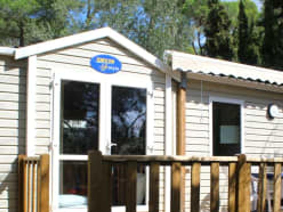 Camping Pas Cher vous présente avec son site Officiel campingpascher.fr, le Camping Sènia Cala Gogo Internacional classé 4 étoiles, situé sur la commune de Calonge dans le département Gérone (Catalogne) en Espagne. Le camping Sènia Cala Gogo Internacional, vous présente un hébergement de type mobil-home de 32 m² avec climatisation. Le camping Sènia Cala Gogo Internacional vous proposeun séjour PAS CHER avec une REMISEdu jeudi 10 septembre au jeudi 17 septembre 2026, en promotion à -50% pour 7 nuits à 318,50 € au lieu de 637,0 € soit une Économie de 318,50 €. Cette location propose 12 dates différentes pour réserver votre séjour. Découvrez également les 25 autres gammes d'hébergements du camping. Les Avis clients pour le Camping Sènia Cala Gogo Internacional sont excellents avec une note moyenne de 8 sur 10. Mer, Parc aquatique, Piscine extérieure, Animations familiales, Club enfants, Aire de jeux enfants, Baby-foot, Canoë-kayak, Court de tennis, Golf, Ping-pong, Piscine, Planche à voile, Plongée, Salle de fitness, Salle de jeux vidéo, Terrain de basketball, Terrain de beach-volley, Terrain de football, Terrain multisports, Bar, Dépôt de pain, Plats à emporter, Snack/Bar, Épicerie,... En savoir plus : cliquez-ICI.