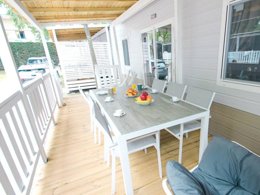 Camping Pas Cher vous présente avec son site Officiel campingpascher.fr, le Camping Sènia Cala Gogo Internacional classé 4 étoiles, situé sur la commune de Calonge dans le département Gérone (Catalogne) en Espagne. Le camping Sènia Cala Gogo Internacional, vous présente un hébergement de type mobil-home pour 7 personnes avec climatisation. Le camping Sènia Cala Gogo Internacional vous propose du sam. 25 avril au sam. 02 mai 2026, en promotion à -10% pour 7 nuits à 598 € au lieu de 665,0 € soit une Économie de 67 €. Cette location propose 13 dates différentes pour réserver votre séjour. Découvrez également les 17 autres gammes d'hébergements du camping. Les Avis clients pour le Camping Sènia Cala Gogo Internacional sont excellents avec une note moyenne de 8 sur 10. Mer, Parc aquatique, Piscine extérieure, Animations familiales, Club enfants, Aire de jeux enfants, Baby-foot, Canoë-kayak, Court de tennis, Golf, Ping-pong, Piscine, Planche à voile, Plongée, Salle de fitness, Salle de jeux vidéo, Terrain de basketball, Terrain de beach-volley, Terrain de football, Terrain multisports, Bar, Dépôt de pain, Plats à emporter, Snack/Bar, Épicerie,... En savoir plus : cliquez-ICI.