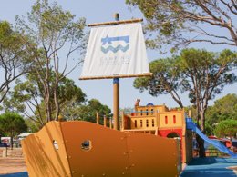 Camping Pas Cher vous présente avec son site Officiel campingpascher.fr, le Camping Sènia Cala Gogo Internacional classé 4 étoiles, situé sur la commune de Calonge dans le département Gérone (Catalogne) en Espagne. Le camping Sènia Cala Gogo Internacional, vous présente un hébergement de type mobil-home de 40 m² avec climatisation. Le camping Sènia Cala Gogo Internacional vous proposeun séjour PAS CHER avec une REMISEdu jeudi 04 juin au jeudi 11 juin 2026, en promotion à -50% pour 7 nuits à 510,50 € au lieu de 1021,0 € soit une Économie de 510,50 €. Cette location propose 35 dates différentes pour réserver votre séjour. Découvrez également les 17 autres gammes d'hébergements du camping. Les Avis clients pour le Camping Sènia Cala Gogo Internacional sont excellents avec une note moyenne de 8 sur 10. Mer, Parc aquatique, Piscine extérieure, Animations familiales, Club enfants, Aire de jeux enfants, Baby-foot, Canoë-kayak, Court de tennis, Golf, Ping-pong, Piscine, Planche à voile, Plongée, Salle de fitness, Salle de jeux vidéo, Terrain de basketball, Terrain de beach-volley, Terrain de football, Terrain multisports, Bar, Dépôt de pain, Plats à emporter, Snack/Bar, Épicerie,... En savoir plus : cliquez-ICI.