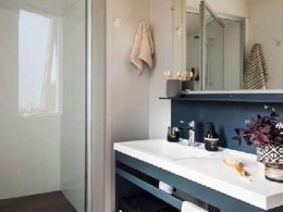 Camping Pas Cher vous présente avec son site Officiel campingpascher.fr, le Camping Sènia Cala Gogo Internacional classé 4 étoiles, situé sur la commune de Calonge dans le département Gérone (Catalogne) en Espagne. Le camping Sènia Cala Gogo Internacional, vous présente un hébergement de type mobil-home. Le camping Sènia Cala Gogo Internacional vous propose du sam. 25 avril au sam. 02 mai 2026 pour 7 nuits à 706.16€. Cette location propose 66 dates différentes pour réserver votre séjour. Découvrez également les 17 autres gammes d'hébergements du camping. Les Avis clients pour le Camping Sènia Cala Gogo Internacional sont excellents avec une note moyenne de 8 sur 10. Mer, Parc aquatique, Piscine extérieure, Animations familiales, Club enfants, Aire de jeux enfants, Baby-foot, Canoë-kayak, Court de tennis, Golf, Ping-pong, Piscine, Planche à voile, Plongée, Salle de fitness, Salle de jeux vidéo, Terrain de basketball, Terrain de beach-volley, Terrain de football, Terrain multisports, Bar, Dépôt de pain, Plats à emporter, Snack/Bar, Épicerie,... En savoir plus : cliquez-ICI.