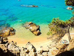 Camping Pas Cher vous présente avec son site Officiel campingpascher.fr, le Camping International De Calonge classé 3 étoiles, situé sur la commune de Calonge dans le département Gérone (Catalogne) en Espagne. Le camping International De Calonge, vous présente un hébergement de type mobil-home de 32 m² avec climatisation. Le camping International De Calonge vous proposeun séjour PAS CHER avec une REMISEdu vendredi 05 juin au vendredi 12 juin 2026 avec une PROMO de DERNIÈRE MINUTE, en promotion à -50% pour 7 nuits à 319,50 € au lieu de 639,0 € soit une Économie de 319,50 €. Cette location propose 4 dates différentes pour réserver votre séjour. Découvrez également les 2 autres gammes d'hébergements du camping. Les Avis clients pour le Camping International De Calonge sont excellents avec une note moyenne de 8 sur 10. Mer, Piscine extérieure, Animations familiales, Club ados, Club enfants, Aire de jeux enfants, Canoë-kayak, Centre équestre, Court de tennis, Cyclisme, Golf, Jet-ski, Location de bateaux, Paddle, Parcours sportif, Ping-pong, Plongée, Pétanque, Terrain de basketball, Terrain de beach-volley, Terrain de football, Terrain de volley-ball, Terrain multisports, Trampoline, Voile, Bar, Dépôt de pain, Pizzeria, Plats à emporter, Restaurant, Snack/Bar, Épicerie,... En savoir plus : cliquez-ICI.