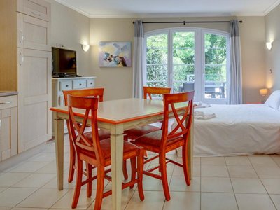 Cliquez pour découvrir toutes les photos de l'HÉBERGEMENT ! studio - Le Domaine De Camiole - Vacancéole photo 2