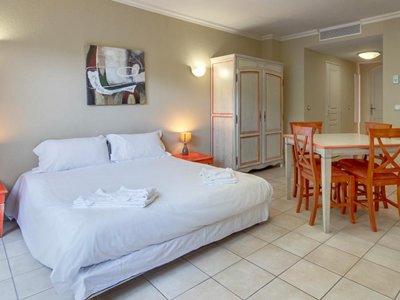 Cliquez pour découvrir toutes les photos de l'HÉBERGEMENT ! studio - Le Domaine De Camiole - Vacancéole photo 4