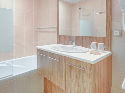 Cliquez pour découvrir toutes les photos de l'HÉBERGEMENT ! studio - Le Domaine De Camiole - Vacancéole photo 7