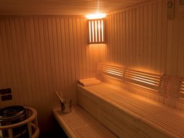 Camping Pas Cher vous présente avec son site Officiel campingpascher.fr, la Résidence Le Domaine De Camiole - Vacancéole classé 4 étoiles, située sur la commune de Callian dans le département Var (Provence Alpes Côte D'azur) en France. La résidence Le Domaine De Camiole - Vacancéole, vous présente un hébergement de type appartement de 30 m² avec climatisation et télévision. La résidence Le Domaine De Camiole - Vacancéole vous proposeun séjour PAS CHER avec une REMISEdu sam. 19 septembre au sam. 26 septembre 2026, en promotion à -33% pour 7 nuits à 244 € au lieu de 367,47 € soit une Économie de 123,47 €. Cette location propose 94 dates différentes pour réserver votre séjour. Découvrez également les 9 autres gammes d'hébergements de la résidence. Les Avis clients pour la Résidence Le Domaine De Camiole - Vacancéole sont excellents avec une note moyenne de 8 sur 10. Lac, Club enfants, Canoë-kayak, Plongée, Pédalo, Pétanque, Randonnée, Structure gonflable enfants, Voile, Bar, Snack/Bar,... En savoir plus : cliquez-ICI.