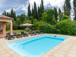 Camping Pas Cher vous présente avec son site Officiel campingpascher.fr, la Résidence Le Domaine De Camiole - Vacancéole classé 4 étoiles, située sur la commune de Callian dans le département Var (Provence Alpes Côte D'azur) en France. La résidence Le Domaine De Camiole - Vacancéole, vous présente un hébergement de type maison de 100 m² pour 8 personnes avec climatisation et télévision. La résidence Le Domaine De Camiole - Vacancéole vous proposeun séjour PAS CHER avec une REMISEdu sam. 19 septembre au sam. 26 septembre 2026, en promotion à -33% pour 7 nuits à 626,40 € au lieu de 943,37 € soit une Économie de 316,97 €. Cette location propose 144 dates différentes pour réserver votre séjour. Découvrez également les 9 autres gammes d'hébergements de la résidence. Les Avis clients pour la Résidence Le Domaine De Camiole - Vacancéole sont excellents avec une note moyenne de 8 sur 10. Lac, Club enfants, Canoë-kayak, Plongée, Pédalo, Pétanque, Randonnée, Structure gonflable enfants, Voile, Bar, Snack/Bar,... En savoir plus : cliquez-ICI.