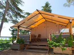 Camping Pas Cher vous présente avec son site Officiel campingpascher.fr, le Camping El Far, situé sur la commune de Calella dans le département Barcelone (Catalogne) en Espagne. Le camping El Far, vous présente un hébergement de type tente en toile et bois de 30 m² et télévision. Le camping El Far vous propose du vendredi 01 mai au vendredi 08 mai 2026 pour 7 nuits à 765€. Cette location propose 141 dates différentes pour réserver votre séjour. Découvrez également les 13 autres gammes d'hébergements du camping. Les Avis clients pour le Camping El Far sont excellents avec une note moyenne de 8 sur 10. Piscine extérieure, Animations familiales, Club ados, Club enfants, Canoë-kayak, Court de tennis, Ping-pong, Plongée, Pétanque, Brasserie, Épicerie,... En savoir plus : cliquez-ICI.