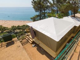 Camping Pas Cher vous présente avec son site Officiel campingpascher.fr, le Camping El Far, situé sur la commune de Calella dans le département Barcelone (Catalogne) en Espagne. Le camping El Far, vous présente un hébergement de type bungalow toilé de 20 m². Le camping El Far vous propose du vendredi 08 mai au vendredi 15 mai 2026 pour 7 nuits à 675€. Cette location propose 160 dates différentes pour réserver votre séjour. Découvrez également les 13 autres gammes d'hébergements du camping. Les Avis clients pour le Camping El Far sont excellents avec une note moyenne de 8 sur 10. Piscine extérieure, Animations familiales, Club ados, Club enfants, Canoë-kayak, Court de tennis, Ping-pong, Plongée, Pétanque, Brasserie, Épicerie,... En savoir plus : cliquez-ICI.