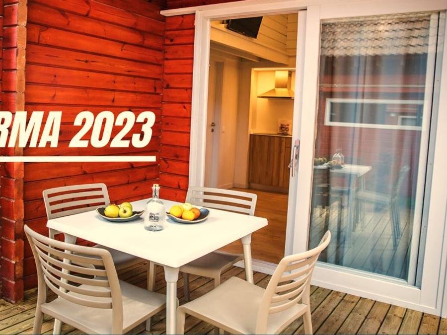Camping Pas Cher vous présente avec son site Officiel campingpascher.fr, le Camping La Llosa classé 2 étoiles, situé sur la commune de Cambrils dans le département Tarragone (Catalogne) en Espagne. Le camping La Llosa, vous présente un hébergement de type bungalow de 36 m² pour 5 personnes avec climatisation et télévision. Le camping La Llosa vous propose du dimanche 13 septembre au dimanche 20 septembre 2026, en promotion à -14% pour 7 nuits à 487,50 € au lieu de 568,75 € soit une Économie de 81,25 €. Cette location propose 62 dates différentes pour réserver votre séjour. Découvrez également les 10 autres gammes d'hébergements du camping. Les Avis clients pour le Camping La Llosa sont excellents avec une note moyenne de 8 sur 10. Mer, Piscine extérieure, Animation enfants, Animations familiales, Club enfants, Aire de jeux enfants, Ping-pong, Piscine, Planche à voile, Plongée, Pétanque, Terrain multisports, Tir à l’arc, Bar, Dépôt de pain, Plats à emporter, Restaurant, Supermarché,... En savoir plus : cliquez-ICI.