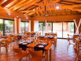 Camping Pas Cher vous présente avec son site Officiel campingpascher.fr, le Camping La Llosa classé 2 étoiles, situé sur la commune de Cambrils dans le département Tarragone (Catalogne) en Espagne. Le camping La Llosa, vous présente un hébergement de type bungalow avec climatisation et télévision. Le camping La Llosa vous propose du sam. 25 avril au sam. 02 mai 2026, en promotion à -20% pour 7 nuits à 447,20 € au lieu de 559,0 € soit une Économie de 111,80 €. Cette location propose 18 dates différentes pour réserver votre séjour. Découvrez également les 2 autres gammes d'hébergements du camping. Les Avis clients pour le Camping La Llosa sont excellents avec une note moyenne de 8 sur 10. Mer, Piscine extérieure, Animation enfants, Animations familiales, Club enfants, Aire de jeux enfants, Ping-pong, Piscine, Planche à voile, Plongée, Pétanque, Terrain multisports, Tir à l’arc, Bar, Dépôt de pain, Plats à emporter, Restaurant, Supermarché,... En savoir plus : cliquez-ICI.