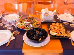 Camping Pas Cher vous présente avec son site Officiel campingpascher.fr, le Camping La Llosa classé 2 étoiles, situé sur la commune de Cambrils dans le département Tarragone (Catalogne) en Espagne. Le camping La Llosa, vous présente un hébergement de type mobil-home de 30 m² pour 4 personnes avec climatisation et télévision. Le camping La Llosa vous propose du sam. 10 janvier au sam. 17 janvier 2026, en promotion à -14% pour 7 nuits à 448,50 € au lieu de 523,25 € soit une Économie de 74,75 €. Cette location propose 193 dates différentes pour réserver votre séjour. Découvrez également les 9 autres gammes d'hébergements du camping. Les Avis clients pour le Camping La Llosa sont excellents avec une note moyenne de 8 sur 10. Mer, Piscine extérieure, Animation enfants, Animations familiales, Club enfants, Aire de jeux enfants, Ping-pong, Piscine, Planche à voile, Plongée, Pétanque, Terrain multisports, Tir à l’arc, Bar, Dépôt de pain, Plats à emporter, Restaurant, Supermarché,... En savoir plus : cliquez-ICI.