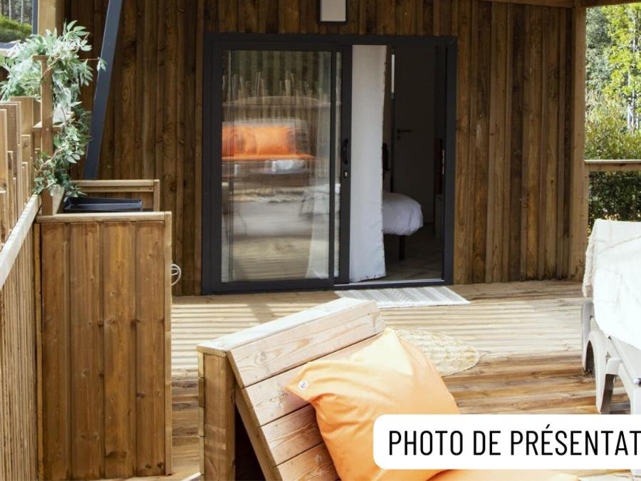 Camping Pas Cher vous présente avec son site Officiel campingpascher.fr, le Camping La Pinède classé 4 étoiles, situé sur la commune de Calvi dans le département Corse Du Nord (Corse) en France. Le camping La Pinède, vous présente un hébergement de type chalet de 16 m² avec climatisation et télévision. Le camping La Pinède vous propose du sam. 10 octobre au sam. 17 octobre 2026 pour 7 nuits à 476€. Cette location propose 58 dates différentes pour réserver votre séjour. Découvrez également les 11 autres gammes d'hébergements du camping. Les Avis clients pour le Camping La Pinède sont excellents avec une note moyenne de 8 sur 10. Piscine chauffée, Piscine extérieure, Animations familiales, Club enfants, Aire de jeux enfants, Court de tennis, Ping-pong, Plongée, Pétanque, Surf, Terrain multisports, Bar, Dépôt de pain, Pizzeria, Snack/Bar, Épicerie,... En savoir plus : cliquez-ICI.