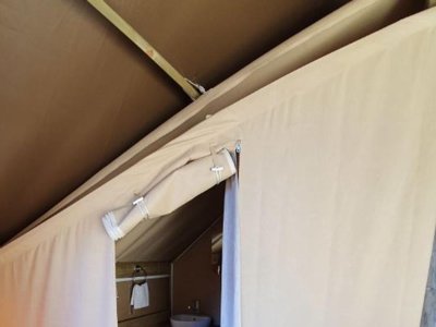 Cliquez pour découvrir toutes les photos de l'HÉBERGEMENT ! tente en toile et bois - La Pinède photo 2