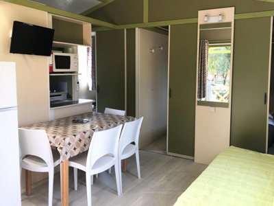 Cliquez pour découvrir toutes les photos de l'HÉBERGEMENT ! chalet - La Pinède photo 3