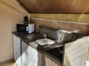 Cliquez pour découvrir toutes les photos de l'HÉBERGEMENT ! tente en toile et bois - camping La Pinède photo 3