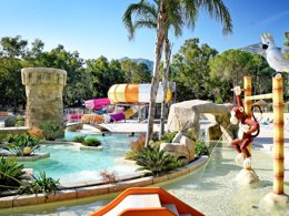 Camping Pas Cher vous présente avec son site Officiel campingpascher.fr, le Camping Bella Vista classé 3 étoiles, situé sur la commune de Calvi dans le département Corse Du Nord (Corse) en France. Le camping Bella Vista, vous présente un hébergement de type mobil-home de 32 m² pour 1 personne avec climatisation et télévision. Le camping Bella Vista vous propose du sam. 18 avril au sam. 25 avril 2026 pour 7 nuits à 455€. Cette location propose 96 dates différentes pour réserver votre séjour. Découvrez également les 9 autres gammes d'hébergements du camping. Les Avis clients pour le Camping Bella Vista sont excellents avec une note moyenne de 8 sur 10. Piscine extérieure, Aire de jeux enfants, Jet-ski, Location de bateaux, Paddle, Ping-pong, Planche à voile, Randonnée, Surf, Bar, Dépôt de pain, Snack/Bar, Épicerie,... En savoir plus : cliquez-ICI.