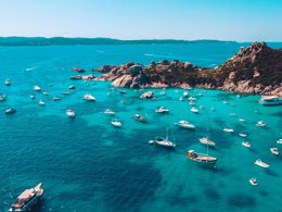 Camping Pas Cher vous présente avec son site Officiel campingpascher.fr, le Camping Centro Vacanze Isuledda, situé sur la commune de Cannigione Di Arzachena dans le département Olbia-tempio (Sardaigne) en Italie. Le camping Centro Vacanze Isuledda vous propose un hébergement de type mobil-home de 25 m² pour 1 personne avec climatisation (télévision). L'établissement vous propose 7 autres types d'hébergements. Découvrez tous nos séjours à petits prix dans la commune et aux alentours de Cannigione Di Arzachena du département : Olbia-tempio (Sardaigne). Mer, Animation enfants, Animations familiales, Club enfants, Aire de jeux enfants, Canoë-kayak, Ping-pong, Planche à voile, Plongée, Salle de fitness, Terrain de beach-volley, Terrain multisports, Bar, Dépôt de pain, Pizzeria, Plats à emporter, Restaurant, Snack/Bar, Épicerie,... En savoir plus : cliquez-ICI.