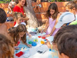 Camping Pas Cher vous présente avec son site Officiel campingpascher.fr, le Camping Centro Vacanze Isuledda, situé sur la commune de Cannigione Di Arzachena dans le département Olbia-tempio (Sardaigne) en Italie. Le camping Centro Vacanze Isuledda, vous présente un hébergement de type mobil-home de 25 m² avec climatisation et télévision. Le camping Centro Vacanze Isuledda vous propose du jeudi 26 mars au jeudi 02 avril 2026 pour 7 nuits à 836.7€. Cette location propose 138 dates différentes pour réserver votre séjour. Découvrez également les 7 autres gammes d'hébergements du camping. Mer, Animation enfants, Animations familiales, Club enfants, Aire de jeux enfants, Canoë-kayak, Ping-pong, Planche à voile, Plongée, Salle de fitness, Terrain de beach-volley, Terrain multisports, Bar, Dépôt de pain, Pizzeria, Plats à emporter, Restaurant, Snack/Bar, Épicerie,... En savoir plus : cliquez-ICI.