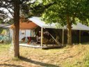 Camping Pas Cher vous présente avec son site Officiel campingpascher.fr, le Camping Flower La Pibola classé 3 étoiles, situé sur la commune de Camon Ariege dans le département Ariège (Midi Pyrénées) en France. Le camping Flower La Pibola, vous présente un hébergement de type tente de 23 m² pour 5 personnes. Le camping Flower La Pibola vous propose du mardi 07 avril au mardi 14 avril 2026 pour 7 nuits à 294€. Cette location propose 108 dates différentes pour réserver votre séjour. Découvrez également les 18 autres gammes d'hébergements du camping. Les Avis clients pour le Camping Flower La Pibola sont excellents avec une note moyenne de 8 sur 10. Piscine extérieure, Animations familiales, Club enfants, Canoë-kayak, Centre équestre, Ping-pong, Pétanque, Randonnée, Structure gonflable enfants, Terrain de badminton, Terrain de volley-ball, Trampoline, Boulangerie, Snack/Bar, Épicerie,... En savoir plus : cliquez-ICI.