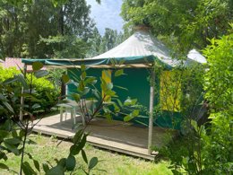 Camping Pas Cher vous présente avec son site Officiel campingpascher.fr, le Camping Flower La Pibola classé 3 étoiles, situé sur la commune de Camon Ariege dans le département Ariège (Midi Pyrénées) en France. Le camping Flower La Pibola, vous présente un hébergement de type bungalow toilé de 25 m² pour 5 personnes. Le camping Flower La Pibola vous propose du mardi 07 avril au mardi 14 avril 2026 pour 7 nuits à 264.6€. Cette location propose 108 dates différentes pour réserver votre séjour. Découvrez également les 18 autres gammes d'hébergements du camping. Les Avis clients pour le Camping Flower La Pibola sont excellents avec une note moyenne de 8 sur 10. Piscine extérieure, Animations familiales, Club enfants, Canoë-kayak, Centre équestre, Ping-pong, Pétanque, Randonnée, Structure gonflable enfants, Terrain de badminton, Terrain de volley-ball, Trampoline, Boulangerie, Snack/Bar, Épicerie,... En savoir plus : cliquez-ICI.