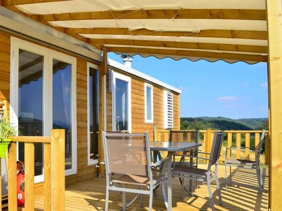 Camping Pas Cher vous présente avec son site Officiel campingpascher.fr, le Camping Domaine De La Besse And Spa classé 4 étoiles, situé sur la commune de Camon Ariege dans le département Ariège (Midi Pyrénées) en France. Le camping Domaine De La Besse And Spa vous propose un hébergement de type mobil-home de 35 m² avec climatisation. L'établissement vous propose 3 autres types d'hébergements. Découvrez tous nos séjours à petits prix dans la commune et aux alentours de Camon Ariege du département : Ariège (Midi Pyrénées). Les Avis clients pour le Camping Domaine De La Besse And Spa sont excellents avec une note moyenne de 8 sur 10. LacRivière, Piscine couverte, Piscine extérieure, Animations familiales, Club enfants, Aire de jeux enfants, Canoë-kayak, Court de tennis, Cyclisme, Paddle, Ping-pong, Pétanque, Randonnée, Structure gonflable enfants, Terrain de badminton, Terrain de football, Terrain de volley-ball, Plats à emporter,... En savoir plus : cliquez-ICI.