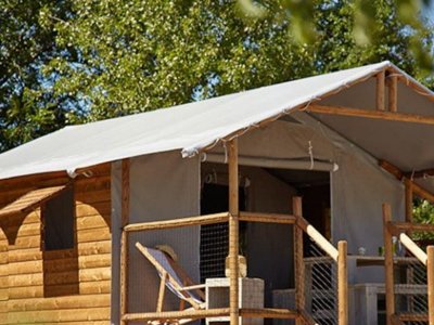 Cliquez pour découvrir toutes les photos de l'HÉBERGEMENT ! tente en toile et bois - Domaine De La Besse And Spa photo 2