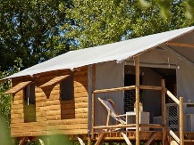 Cliquez pour découvrir toutes les photos de l'HÉBERGEMENT ! tente en toile et bois - Domaine De La Besse And Spa photo 7