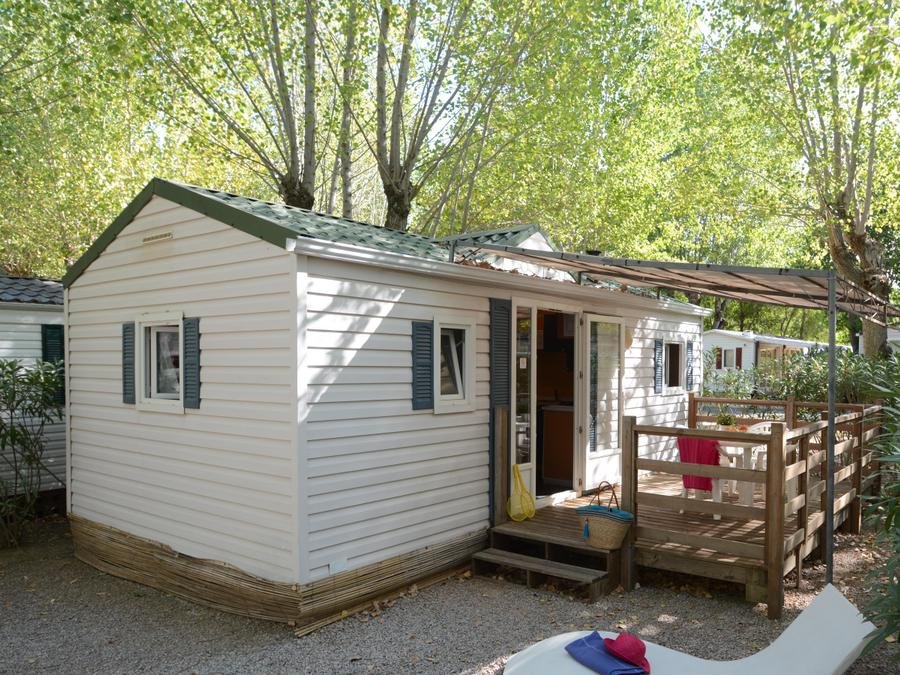 Camping Pas Cher vous présente avec son site Officiel campingpascher.fr, le Camping Les Fouguieres classé 3 étoiles, situé sur la commune de Carces dans le département Var (Provence Alpes Côte D'azur) en France. Le camping Les Fouguieres, vous présente un hébergement de type mobil-home de 28 m² pour 4 personnes. Le camping Les Fouguieres vous propose du sam. 06 juin au sam. 13 juin 2026 avec un DÉPART DEMAIN pour 7 nuits à 564€. Cette location propose 34 dates différentes pour réserver votre séjour. Découvrez également les 5 autres gammes d'hébergements du camping. Les Avis clients pour le Camping Les Fouguieres sont excellents avec une note moyenne de 8 sur 10. LacMerRivière, Piscine chauffée, Piscine extérieure, Animations familiales, Aire de jeux enfants, Canoë-kayak, Centre équestre, Ping-pong, Pétanque, Randonnée, Terrain de badminton, Terrain de volley-ball, Bar, Snack/Bar,... En savoir plus : cliquez-ICI.