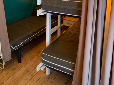 tente en toile et bois - Les Fouguieres photo 7