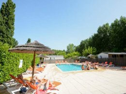 Camping Pas Cher vous présente avec son site Officiel campingpascher.fr, le Camping Les Fouguieres classé 3 étoiles, situé sur la commune de Carces dans le département Var (Provence-alpes-côte D'azur) en France. Le camping Les Fouguieres vous propose un hébergement de type mobil-home de 30 m² pour 4 personnes avec climatisation. L'établissement vous propose 6 autres types d'hébergements. Découvrez tous nos séjours à petits prix dans la commune et aux alentours de Carces du département : Var (Provence-alpes-côte D'azur). Les Avis clients pour le Camping Les Fouguieres sont excellents avec une note moyenne de 8 sur 10. LacMerRivière, Piscine chauffée, Piscine extérieure, Animations familiales, Aire de jeux enfants, Canoë-kayak, Centre équestre, Ping-pong, Pétanque, Randonnée, Terrain de badminton, Terrain de volley-ball, Bar, Snack/Bar,... En savoir plus : cliquez-ICI.