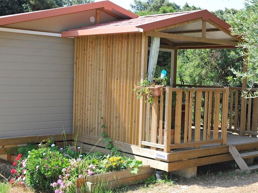 Camping Pas Cher vous présente avec son site Officiel campingpascher.fr, le Camping Torraccia classé 3 étoiles, situé sur la commune de Cargese dans le département Corse Du Sud (Corse) en France. Le camping Torraccia, vous présente un hébergement de type chalet de 25 m² avec climatisation. Le camping Torraccia vous propose du lundi 21 septembre au lundi 28 septembre 2026 pour 7 nuits à 562.1€. Cette location propose 8 dates différentes pour réserver votre séjour. Découvrez également les 9 autres gammes d'hébergements du camping. Les Avis clients pour le Camping Torraccia sont excellents avec une note moyenne de 8 sur 10. Piscine extérieure, Aire de jeux enfants, Baby-foot, Canoë-kayak, Canyoning, Centre équestre, Jet-ski, Plongée, Randonnée, Terrain multisports, Dépôt de pain, Restaurant, Snack/Bar, Station-service, Supermarché,... En savoir plus : cliquez-ICI.