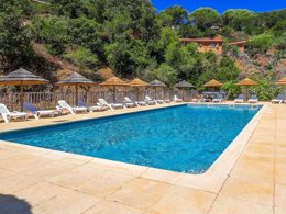 Camping Pas Cher vous présente avec son site Officiel campingpascher.fr, le Camping Torraccia classé 3 étoiles, situé sur la commune de Cargese dans le département Corse Du Sud (Corse) en France. Le camping Torraccia, vous présente un hébergement de type chalet pour 5 personnes avec climatisation. Le camping Torraccia vous propose du vendredi 08 mai au vendredi 15 mai 2026, en promotion à -15% pour 7 nuits à 439,62 € au lieu de 517,2 € soit une Économie de 77,58 €. Cette location propose 85 dates différentes pour réserver votre séjour. Découvrez également les 6 autres gammes d'hébergements du camping. Les Avis clients pour le Camping Torraccia sont excellents avec une note moyenne de 8 sur 10. Piscine extérieure, Aire de jeux enfants, Baby-foot, Canoë-kayak, Canyoning, Centre équestre, Jet-ski, Plongée, Randonnée, Terrain multisports, Dépôt de pain, Restaurant, Snack/Bar, Station-service, Supermarché,... En savoir plus : cliquez-ICI.