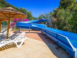 Camping Pas Cher vous présente avec son site Officiel campingpascher.fr, le Camping Torraccia classé 3 étoiles, situé sur la commune de Cargese dans le département Corse Du Sud (Corse) en France. Le camping Torraccia, vous présente un hébergement de type chalet de 19 m² avec climatisation. Le camping Torraccia vous propose du vendredi 08 mai au vendredi 15 mai 2026, en promotion à -14% pour 7 nuits à 346,80 € au lieu de 408,0 € soit une Économie de 61,20 €. Cette location propose 93 dates différentes pour réserver votre séjour. Découvrez également les 6 autres gammes d'hébergements du camping. Les Avis clients pour le Camping Torraccia sont excellents avec une note moyenne de 8 sur 10. Piscine extérieure, Aire de jeux enfants, Baby-foot, Canoë-kayak, Canyoning, Centre équestre, Jet-ski, Plongée, Randonnée, Terrain multisports, Dépôt de pain, Restaurant, Snack/Bar, Station-service, Supermarché,... En savoir plus : cliquez-ICI.