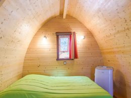 Camping Pas Cher vous présente avec son site Officiel campingpascher.fr, le Camping Flower Torraccia classé 3 étoiles, situé sur la commune de Cargese dans le département Corse Du Sud (Corse) en France. Le camping Flower Torraccia vous propose un hébergement de type chalet de 35 m² pour 1 personne avec climatisation. L'établissement vous propose 9 autres types d'hébergements. Découvrez tous nos séjours à petits prix dans la commune et aux alentours de Cargese du département : Corse Du Sud (Corse). Les Avis clients pour le Camping Flower Torraccia sont excellents avec une note moyenne de 8 sur 10. Piscine extérieure, Aire de jeux enfants, Baby-foot, Canoë-kayak, Canyoning, Centre équestre, Jet-ski, Plongée, Randonnée, Terrain multisports, Dépôt de pain, Restaurant, Snack/Bar, Station-service, Supermarché,... En savoir plus : cliquez-ICI.